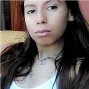 Laureanda in lingue straniere, nata a Parma, madrelingua italiana. Conosco 5 lingue straniere: italiano, inglese, francese, spagnolo e arabo. Offro lezioni di italiano per stranieri